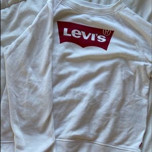 White and red Levi’s longsleeve